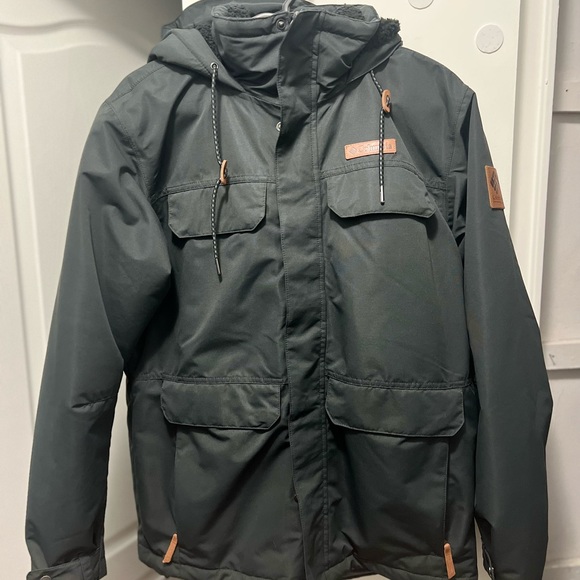 Sold Columbia heavy jacket outside poshmark - Picture 4 of 8